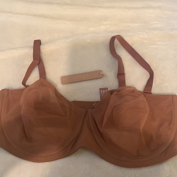 SKIMS (NWT-Bronze) Ultra Fine Mesh Strapless/Strapped Bra - Picture 4 of 9